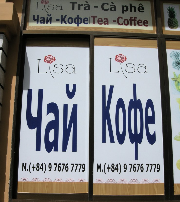 En kopp te eller kaffe, det kan du få servert på både vietnamesisk, russisk og engelsk. Foto: Hilde Kat. Eriksen