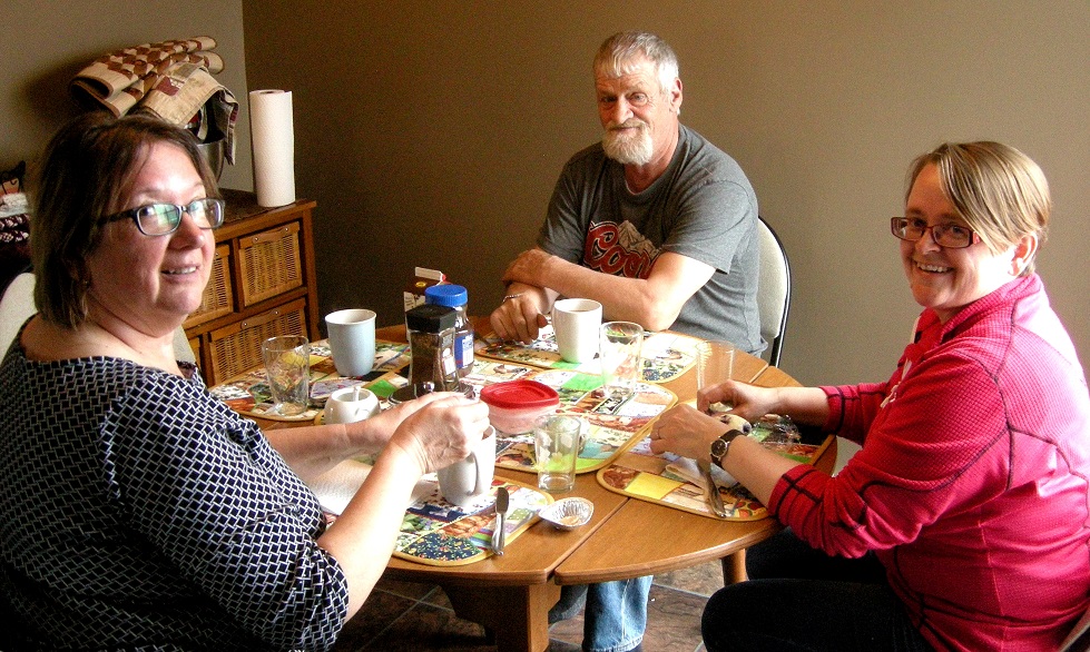 The writer at the kitchen table at Joan and Max Penney’s in Little Seldom. Photo: Jahn Petter Johnsen