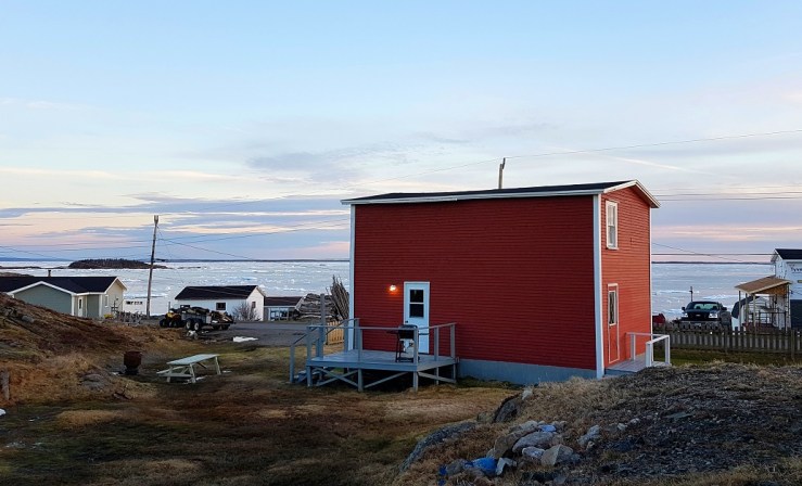 Joan Penney leier ut to saltbokshus og flere ettroms feireleiligheter.