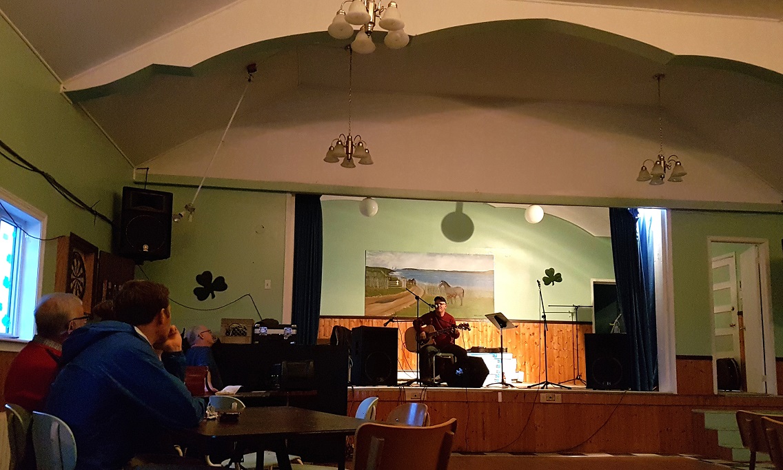Local band musicians playing in the assembly house in the community of Tilting. Photo: Hilde Kat. Eriksen